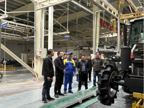 市工业和信息化局党组理论学习中心组开展“调研式”学习